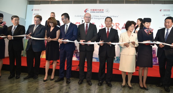 Dne 23. června 2016 premiér Bohuslav Sobotka zahájil pravidelnou přímou leteckou linku mezi Prahou a Šanghají.