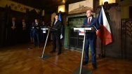 Tisková konference po setkání předsedy vlády Sobotky s předsedou vlády Estonské republiky Ratasem, 23. května 2017.