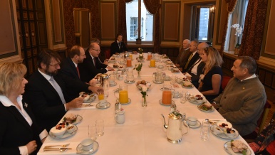 Předseda vlády Bohuslav Sobotka se setkal s významnými krajanskými osobnostmi, 4. listopadu 2016.
