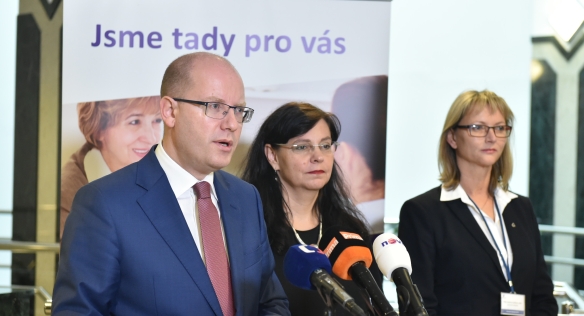 Premiér Sobotka navštívil spolu s ministryní práce a sociální věcí Marksovou v úterý 6. prosince 2016 Generální ředitelství Úřadu práce ČR.