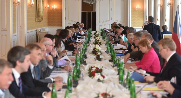 Společné jednání tripartity zástupci krajských tripartit v Lichtenštejnském paláci, 29. května 2017.