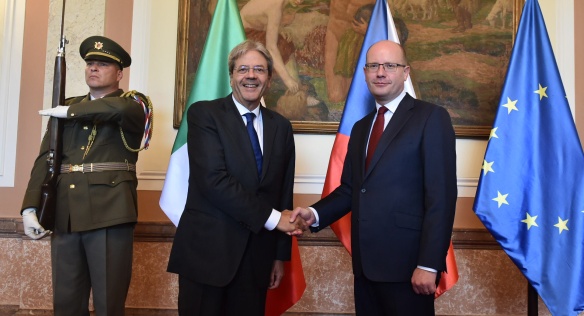 Předseda vlády Bohuslav Sobotka se setkal ve Strakově akademii se svým italským protějškem Paolem Gentilonim, 7. září 2017.