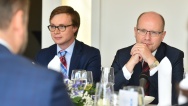 Předseda vlády Bohuslav Sobotka se zúčastnil oběda s velvyslanci států Evropské unie, 13. července 2017.