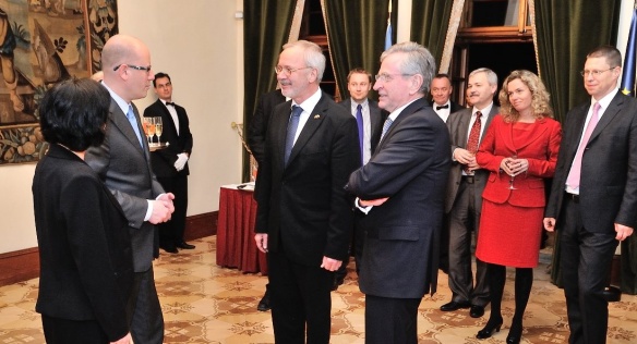 Předseda vlády B. Sobotka se 27. března 2014 setkal s prezidentem Evropské investiční banky W. Hoyerem.