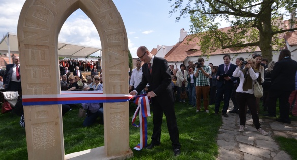 Předseda vlády Bohuslav Sobotka otevřel v sobotu 30. května 2015 nově zrekonstruovaný dům Mistra Jana Husa v Husinci.