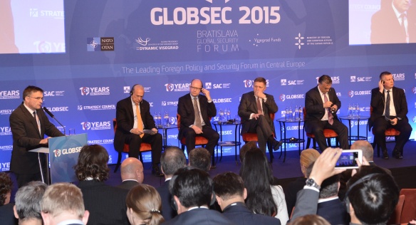 Předsedové vlád zemí V4 společně odpoledne vystoupili na mezinárodní konferenci GLOBSEC, 19. června 2015.
