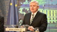 Předseda vlády Jiří Rusnok na tiskové konferenci po jednání vlády 11. září 2013