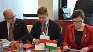 Před mimořádným summitem v Bruselu se sešli představitelé V4, 23. září 2015.