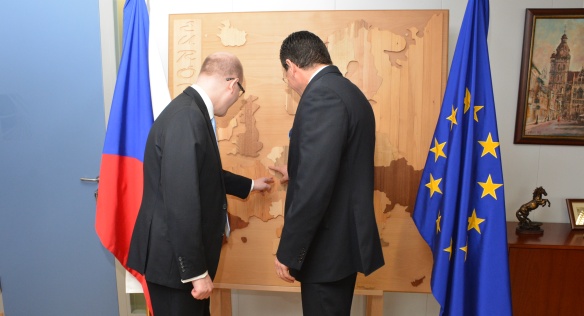 Premiér Sobotka jednal s místopředsedou Evropské komise a komisařem pro Institucionální vztahy a administrativu Šefčovičem, 19. března 2015.