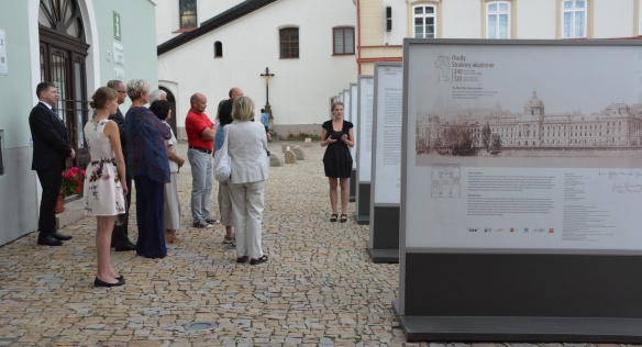 Zahájení výstavy Osudy Strakovy akademie v Novém Městě nad Metují, 2. srpna 2016.