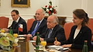 Premiér Bohuslav Sobotka jednal s předsedou Senátu Národního kongresu Chilské republiky Andrésem Zaldívarem Larraínem. 5. prosince 2017.
