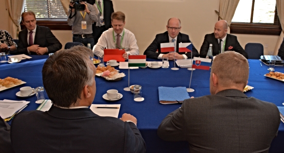 Jednání států Visegrádské skupiny na Vallettském summitu, 12. listopadu 2015.