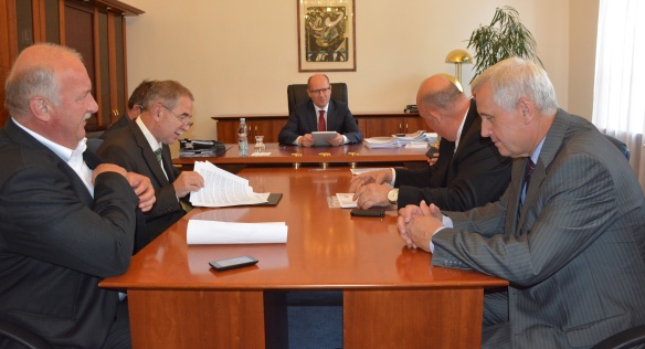Premiér Sobotka se setkal ve středu 8. července 2015 s prezidentem Agrární komory ČR Tomanem a zástupci Ministerstva zemědělství.