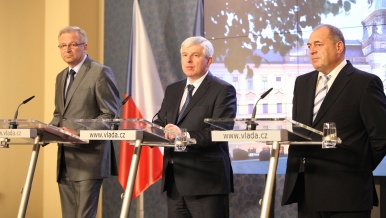 Ministr Picek, premiér Rusnok a ministr Koníček na tisková konferenci po jednání vlády, 16. července 2013