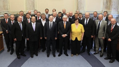 Společné foto členů vlády a asociace krajů, 19. července 2013
