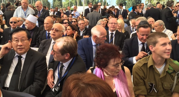 Předseda vlády Bohuslav Sobotka se zúčastnil pohřbu Šimona Perese, 30. září 2016. 