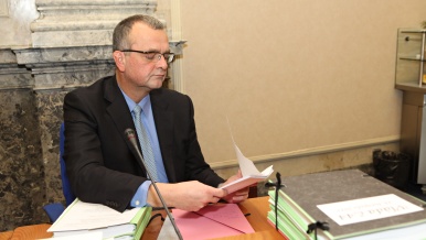 Ministr financí Miroslav Kalousek před jednáním vlády, 14. listopadu 2012