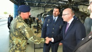 Předseda vlády Bohuslav Sobotka navštívil 22. základnu vrtulníkového letectva Sedlec, 26. července 2016.