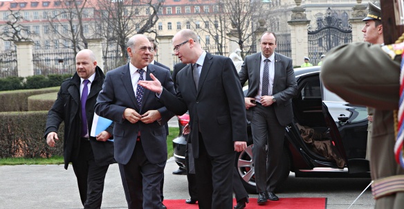 Předseda vlády Bohuslav Sobotka se 18. března 2014 ve Strakově akademii setkal s generálním tajemníkem OECD Angelem Gurríou. 