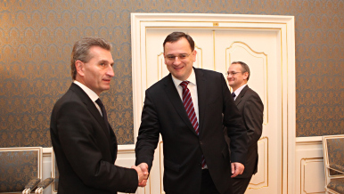 Eurokomisař pro energetiku Günter Oettinger a premiér Petr Nečas