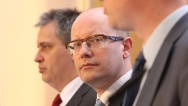 Ministr Dienstbier, premiér Sobotka, místopředseda vlády Bělobrádek a ministryně Jourová na tiskové konferenci po jednání vlády 16. dubna 2014