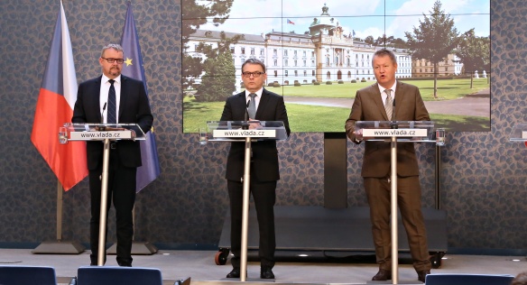 Tisková konference po jednání vlády 27. června 2016.