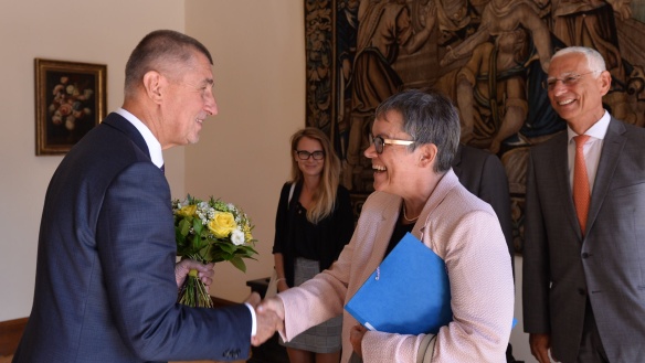 Andrej Babiš s předsedkyní Parlamentního shromáždění Rady Evropy Liliane Maury Pasquierovou v Hrzánském paláci, 27. srpna 2018. 