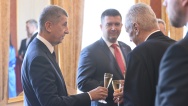 Nová vláda Andreje Babiše s prezidentem Milošem Zemanem po jmenování na Pražském hradě, 27. června 2018.