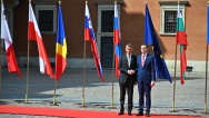 Český předseda vlády s evropskými lídry v zahradě Královského hradu ve Varšavě, 1. května 2019.