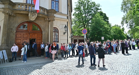 Reprezentační prostory Úřadu vlády ČR si ve státní svátek přišlo prohlédnout 1297 zájemců, 5. července 2019.