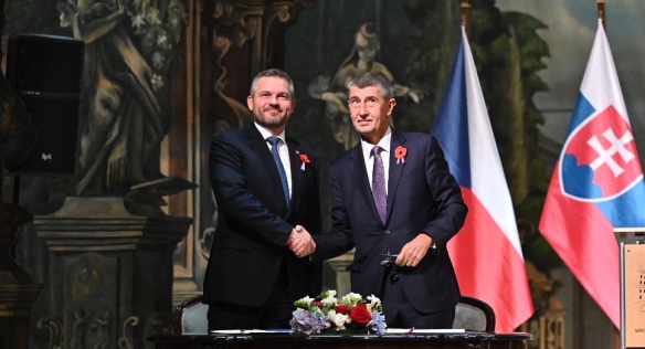 Premiéři Peter Pellegrini a Andrej Babiš podepsali ve Valticích společné prohlášení, 11. listopadu 2019.