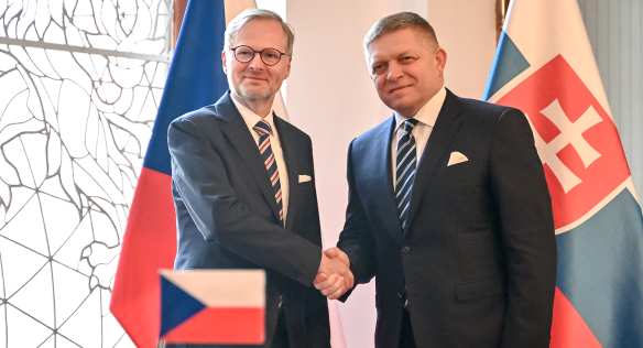 Premiér Petr Fiala spolu se slovenským předsedou vlády Robertem Ficem, 24. listopadu 2023.
