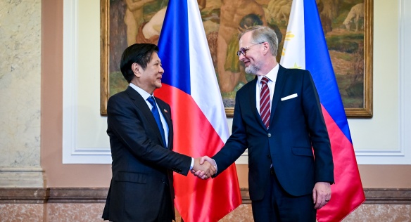 Společná fotografie českého premiéra Petra Fialy a prezidenta Filipín Ferdinanda Marcose mladšího před jednáním, 14. března 2024.