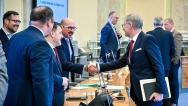 Premiér Petr Fiala a další členové Vládního výboru pro strategické investice na tiskové konferenci po jednání, 22. dubna 2024.