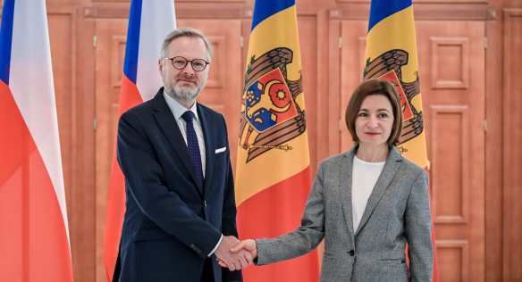 Premiér Petr Fiala se v Kišiněvě setkal s moldavskou prezidentkou Maiou Sanduovou, 2. června 2023.