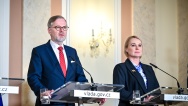 Premiér Petr Fiala a ministryně obrany Jana Černochová na tiskové konferenci po jednání vlády, 24. dubna 2024.