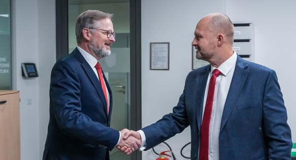 Premiér Petr Fiala uvedl do funkce nového předsedu Národní sportovní agentury Ondřeje Šebka, 1. prosince 2022.