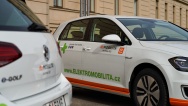Úřad vlády jezdí ekologicky, využívá elektromobily od ČEZ