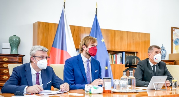 Mimořádná schůze vlády k opatřením proti koronaviru, 19. listopadu 2021.