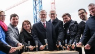Premiér Petr Fiala a ministr školství, mládeže a tělovýchovy Mikuláš Bek slavnostně zahájili stavbu nového kampusu Univerzity Karlovy, 7. března 2024.