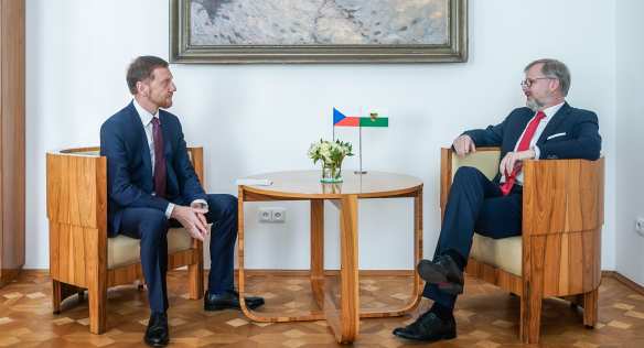 Premiér Petr Fiala spolu s ministerským předsedou svobodného státu Sasko Michaelem Kretschmerem, 27. června 2022.