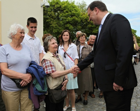 Premiér se zúčastnil dne otevřených dveří v Kramářově vile