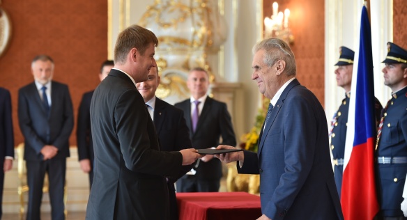 Prezident republiky Miloš Zeman jmenoval na Pražském hradě Tomáše Petříčka novým ministrem zahraničních věcí, 16. října 2018.