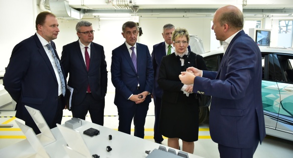 Premiér Andrej Babiš a ministryně průmyslu a obchodu Marta Nováková navštívili sídlo firmy BMW a digitální továrnu Siemens AG