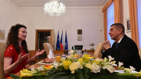 Premiér Babiš posnídal v úterý 2. ledna 2018 ve Strakově akademii s britskou velvyslankyní Thompsonovou u příležitosti ukončení jejího působení v ČR.