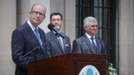 Premiér se zúčastnil recepce při příležitosti ukončení působení velvyslance USA v ČR, 23. července 2014, zdroj: Velvyslanectví USA.