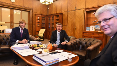 Prime Minister Andrej Babiš introduced Adam Vojtěch in the office of minister of health, 13 December 2017.