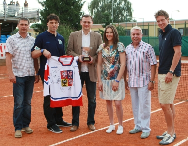 Zleva: Jan Železný, Jaromír Jágr, Petr Nečas, Šárka Záhrobská, Miroslav Černošek a Tomáš Berdych