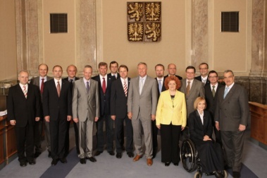 Vláda Mirka Topolánka - společná fotografie na posledním zasedání vlády, 4. května 2009