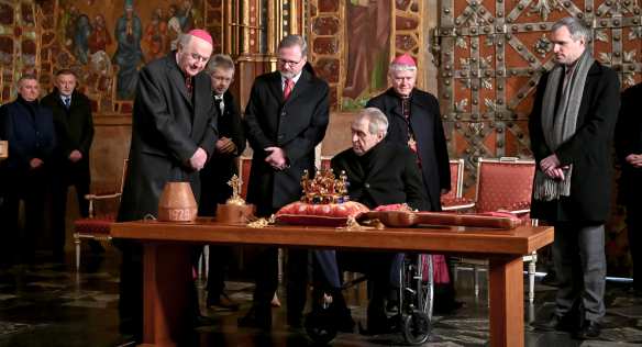 Premiér Petr Fiala se zúčastnil slavnostního vyzvednutí korunovačních klenotů, 16. ledna 2023.